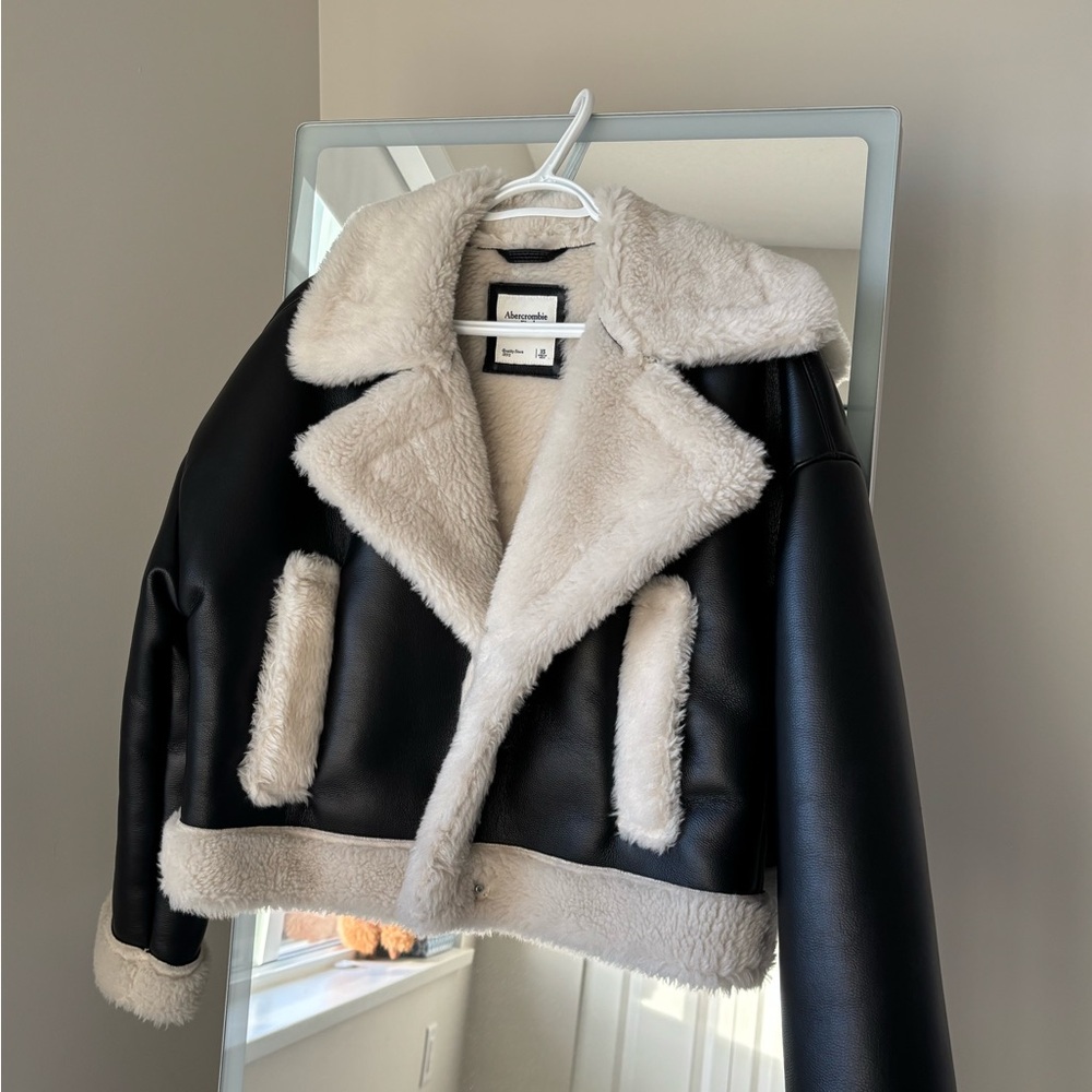 Abercrombie & Fitch Black and Cream Teddy Jacket